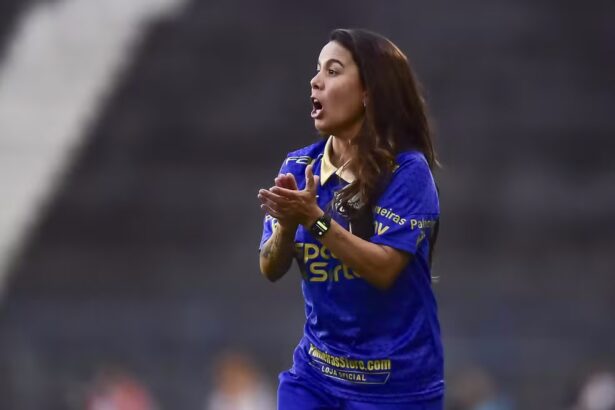 Apenas 22% das equipes de futebol feminino têm treinadoras mulheres, revela relatório da Fifa